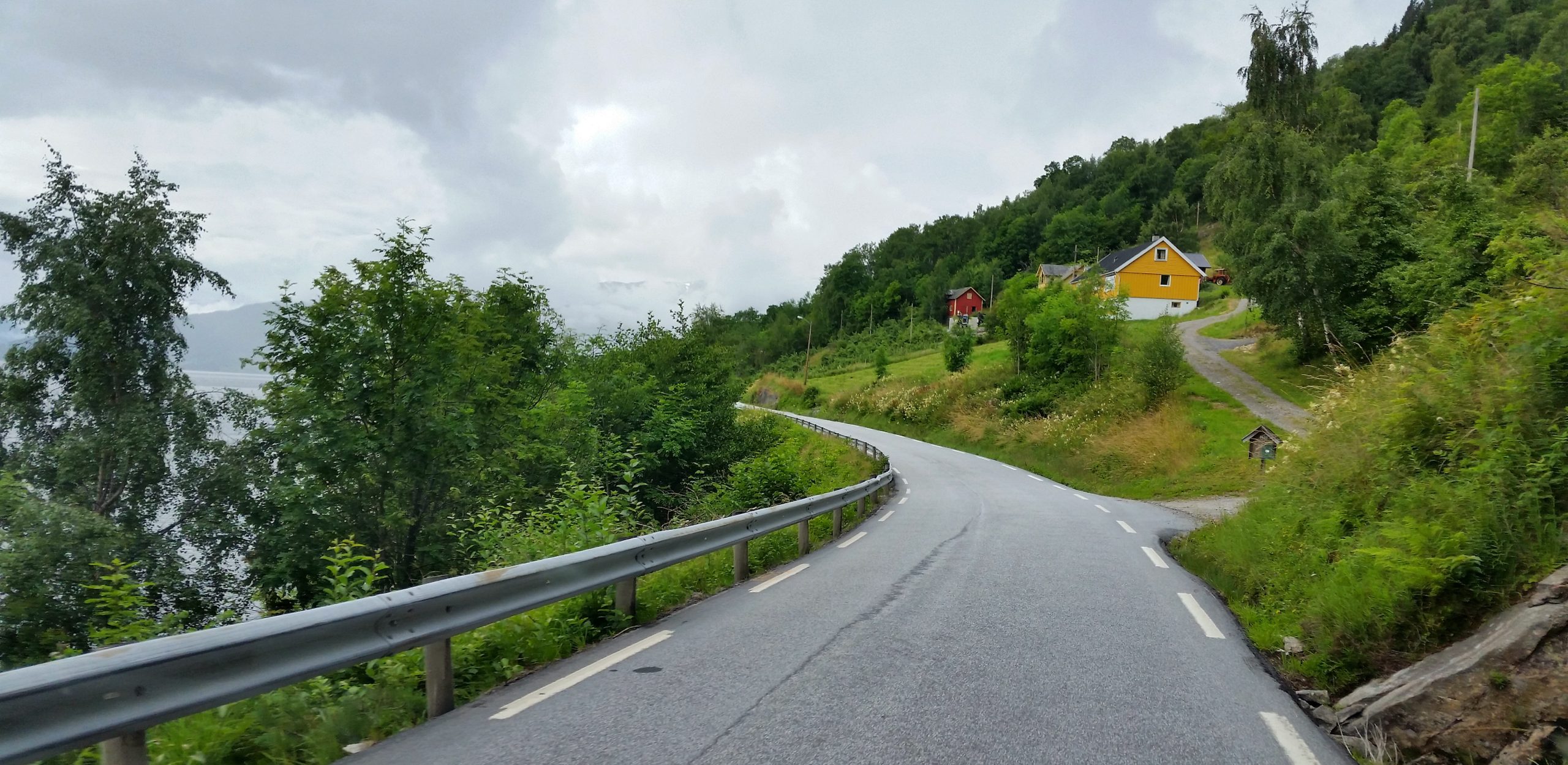 Featured image for “Norwegia – droga krajowa nr 13”